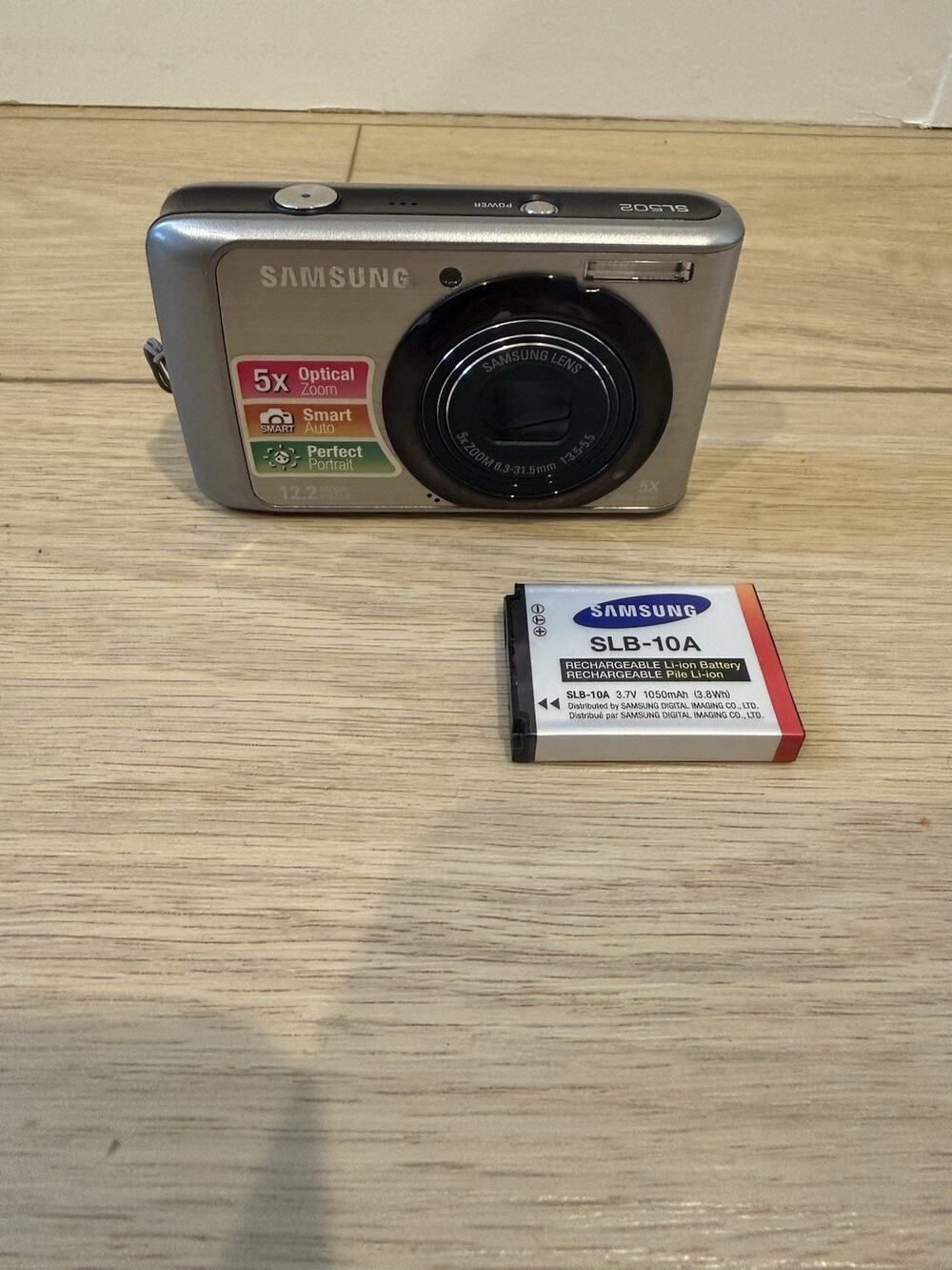 Samsung SL502 12.2 Mega Pixels 5x Optical Zoom Silver Compact Untested
